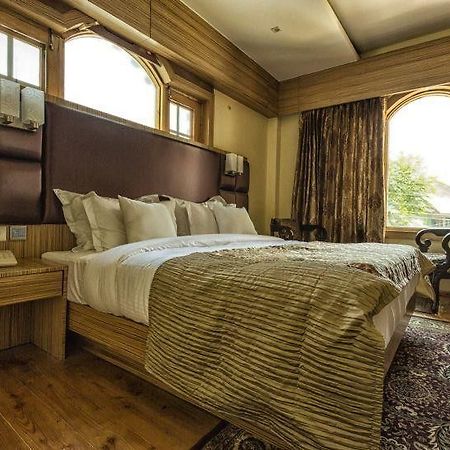 The Pride Inn Srīnagar Kültér fotó