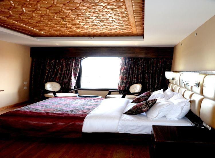 The Pride Inn Srīnagar Kültér fotó